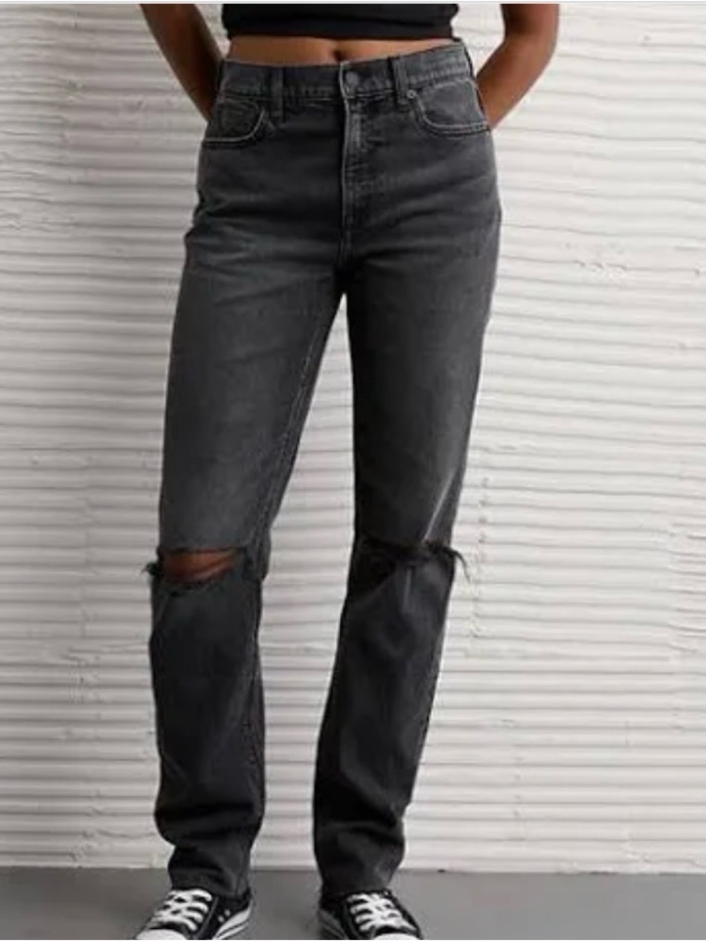 AMERICAN EAGLE Strigid Mom Jeans size women’s 0 short